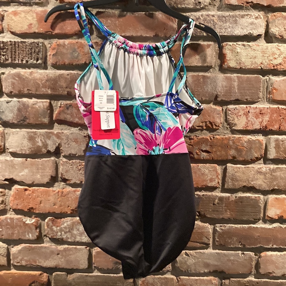 Magicsuit by Miraclesuit Bathing suit. 10 - Picture 5 of 8